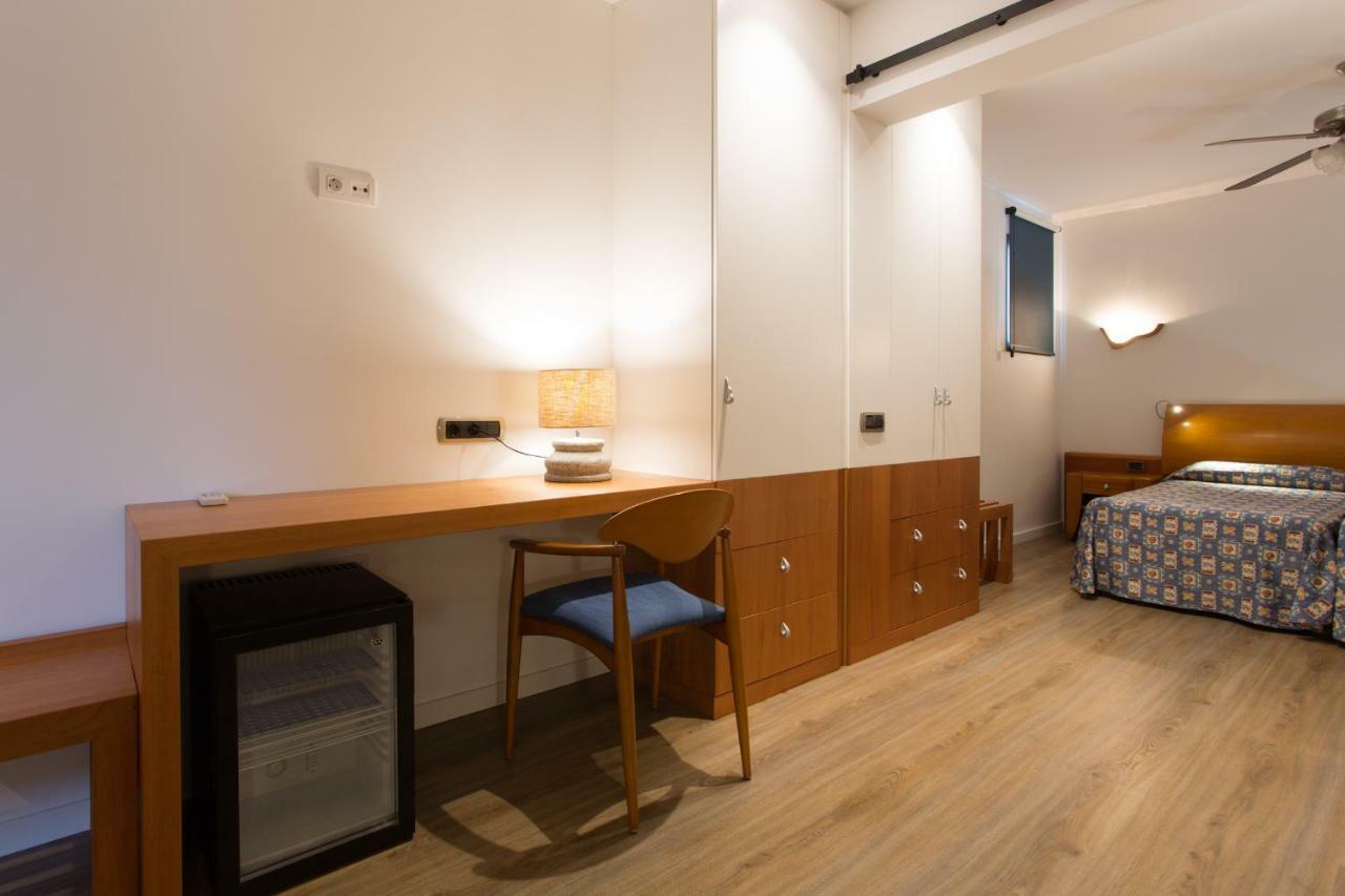 Hotel Ca Mari Bãi biển Bãi biển Playa Migjorn Ngoại thất bức ảnh